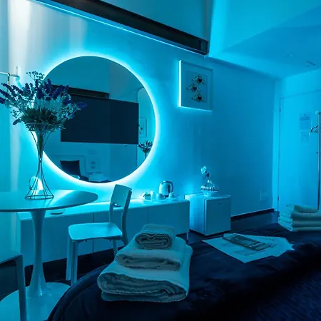 Skyhouse Chiaia Alojamento de Acomodação e Pequeno-almoço 4*