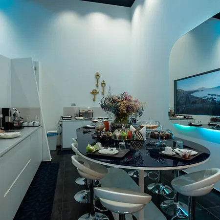Skyhouse Chiaia 4*