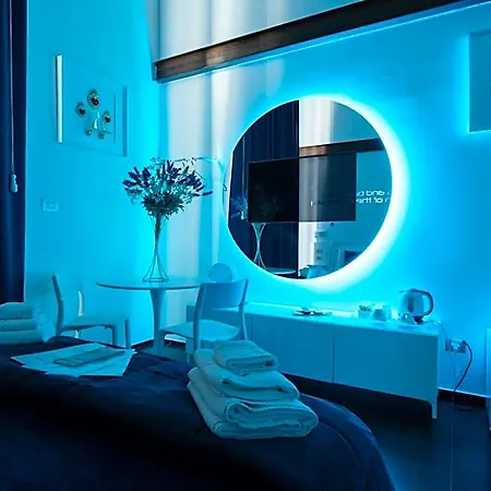 Skyhouse Chiaia Bed & Breakfast 4*