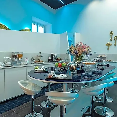 Skyhouse Chiaia 4* Napoli