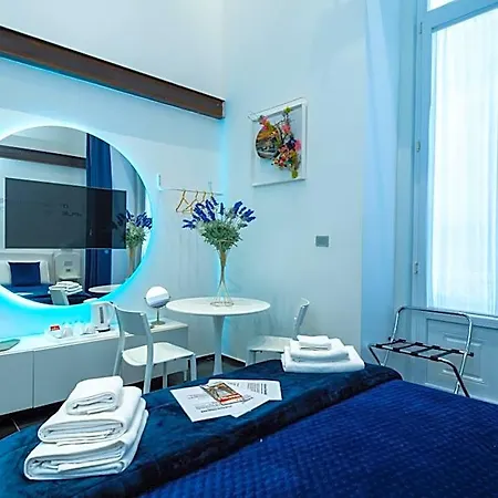 Bed & Breakfast Skyhouse Chiaia 4*