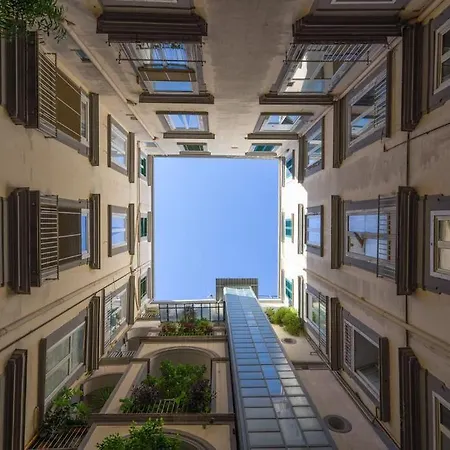 Skyhouse Chiaia Alojamento de Acomodação e Pequeno-almoço 4*