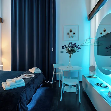 Bed & Breakfast Skyhouse Chiaia 4*