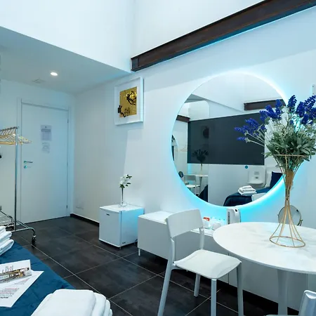 Skyhouse Chiaia 4*