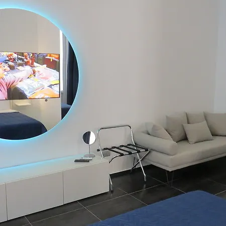 Nocleg ze śniadaniem Skyhouse Chiaia 4*